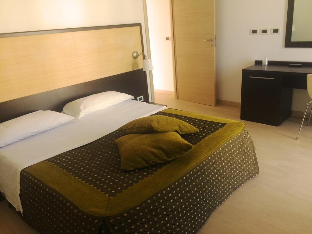Il Grillo Hotel Pulsano Esterno foto